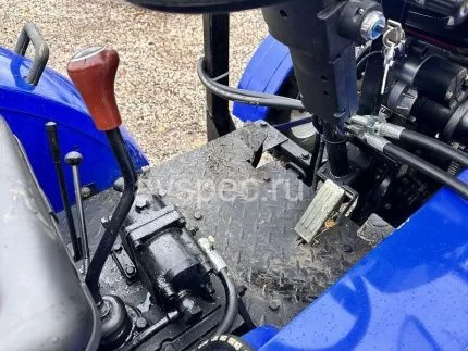 Минитрактор Русич Т-30 ВОМ 4x4 с фронтальным погрузчиком