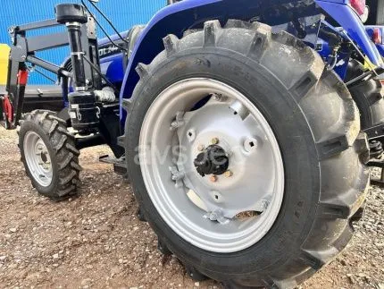 Трактор LOVOL TE 244 без кабины c погрузчиком