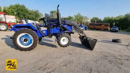 Минитрактор Русич Т-25 с фронтальным погрузчиком