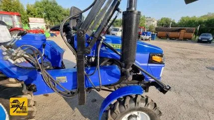 Минитрактор Русич Т-25 с фронтальным погрузчиком